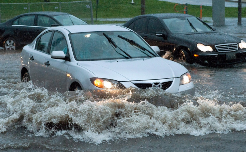 昨夜洪水氾濫 多市兩道路一度關閉