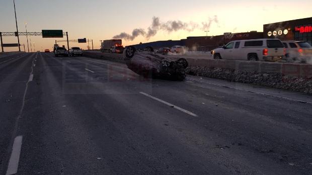 401高速上一輛汽車側翻 司機重傷入院