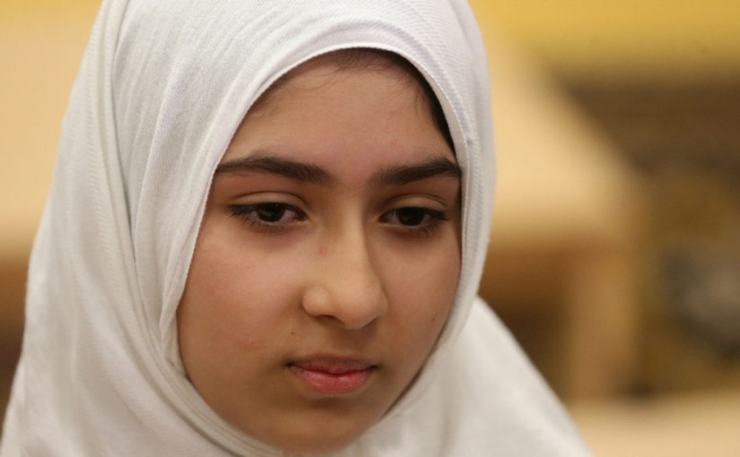 亞裔男子強行剪壞女孩頭紗 省長市長齊譴責