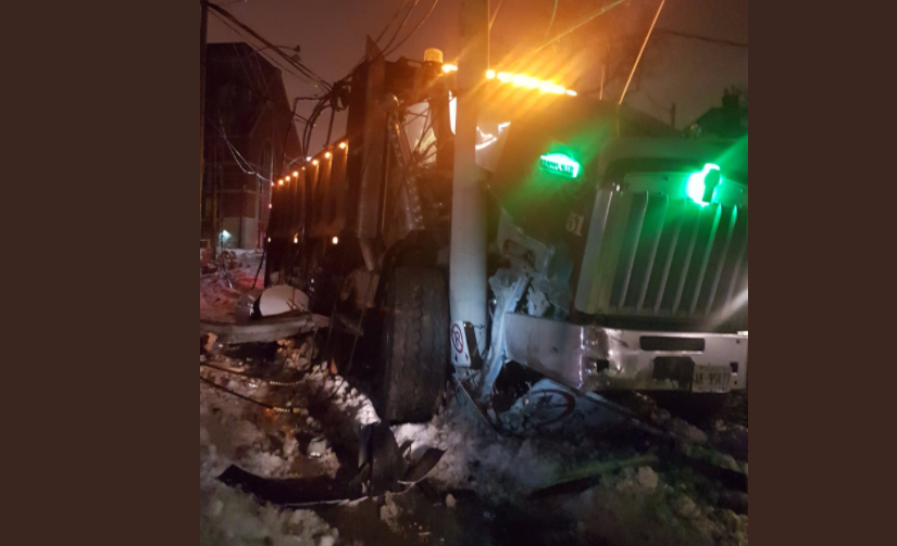 多市電線桿被卡車撞倒！部分路段已關閉