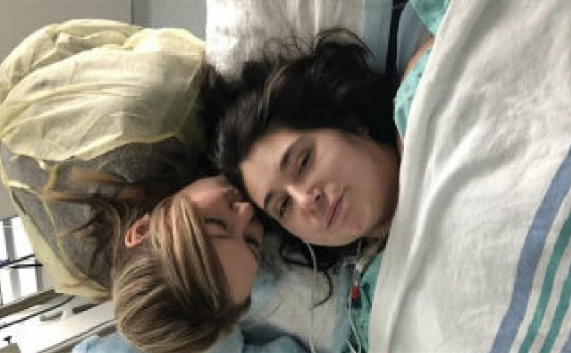 女子駕車撞上電線桿遭電擊 受凍四小時被迫截肢