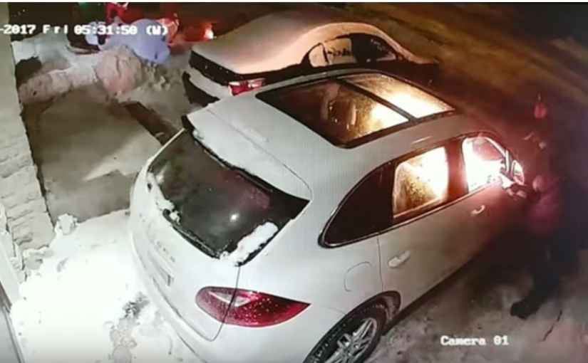 車道上停車遭縱火！警方發監控錄影尋嫌犯