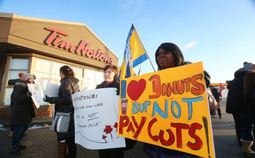 某Tim Hortons店主：員工福利削減應該怪省長韋恩！