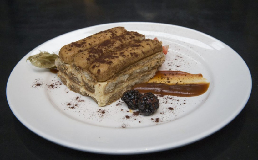 最低工資上調 多倫多連鎖餐廳漲小費應對