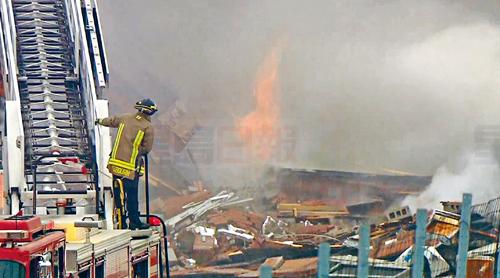 密西沙加商場爆炸引發24小時火災 附近學校即將復課