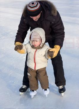 滑冰家庭樂！帶上孩子去滑冰吧！