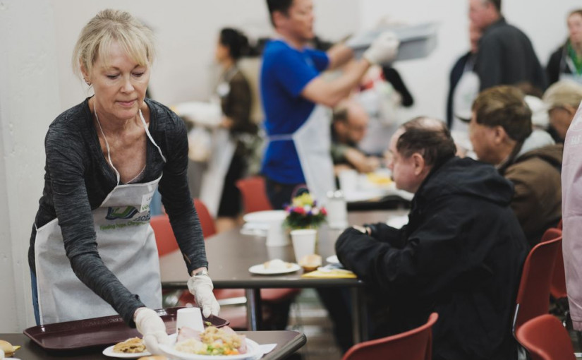 大溫哥華地區的聯合福音差會派發免費復活節大餐