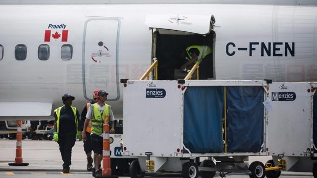 咖啡罐裝可卡因試圖欺騙海關 皇家騎警機場逮捕兩名嫌疑人