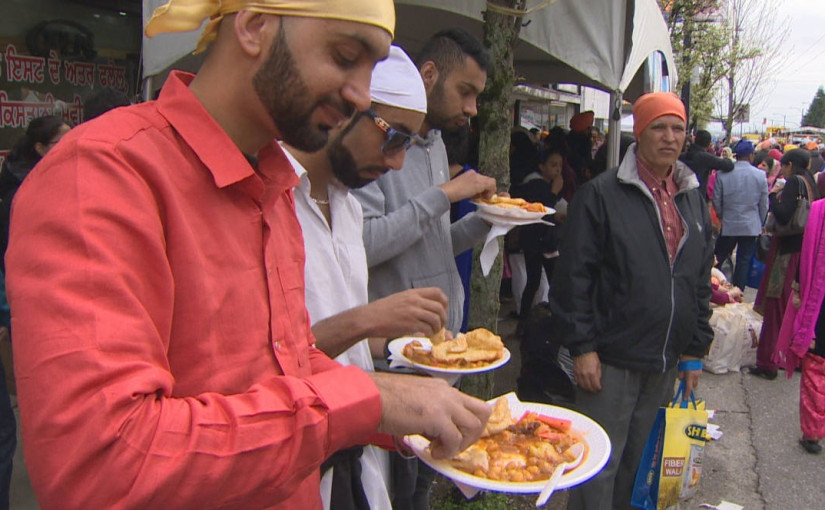 溫哥華的印度光明巡遊周六黃昏前結束 大量市民沿途觀看