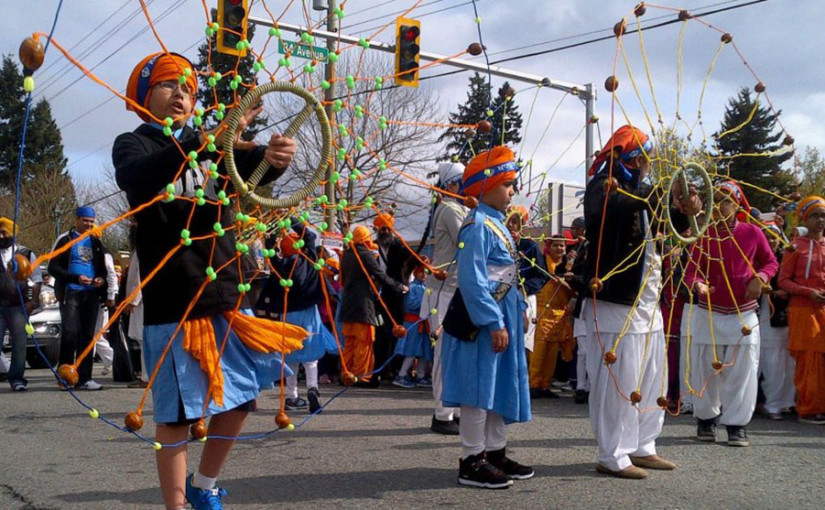 卑詩省素里市第20屆光明節巡遊周六舉行