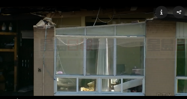 9歲男孩坐在客廳沙發 屋頂突然被風捲走