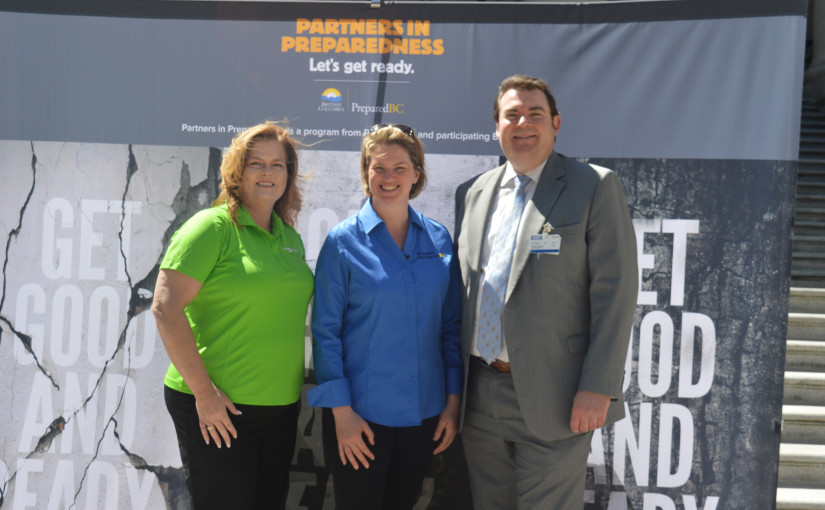 省府夥兩超市向市民推廣緊急應變急救包