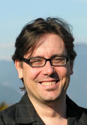 西門菲沙大學地理學教授稱，由於冰川提早融化，導致內陸洪水氾濫，預計6月份洪水將退去