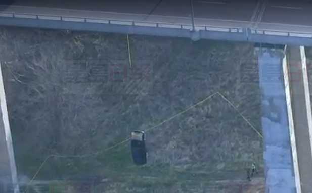 汽車竟被高空懸掛在DVP附近大橋下 究竟是為何？