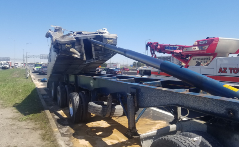 401高速西行方向卡車車禍 封路預計持續到6點