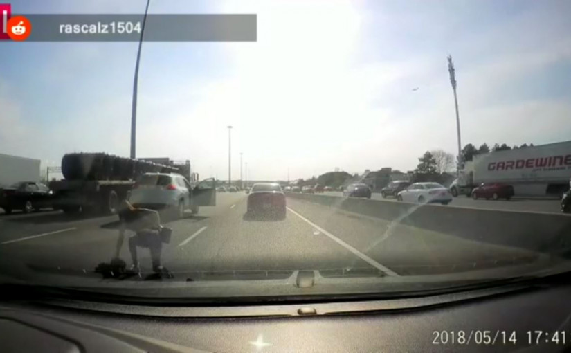 太誇張了吧，一女子在401高速公路上直接跳車