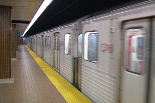 女子跌落地鐵軌道被撞亡 警方請公眾幫認人