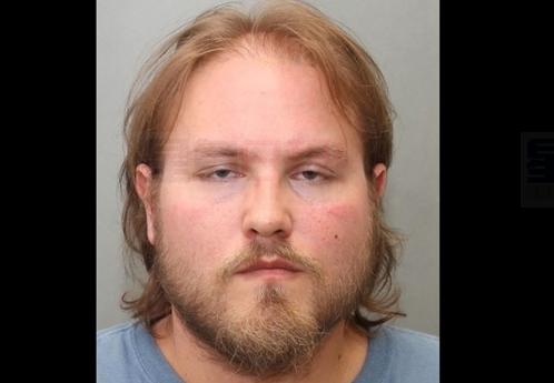 雜貨店里偷拍裙底照片 多倫多男子落網