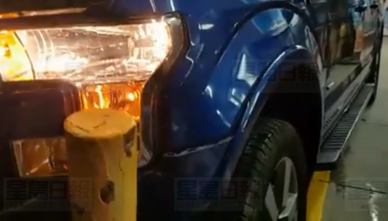 溫哥華有司機在油站前撞倒一條柱後不顧而去 警方向他發出多張告票