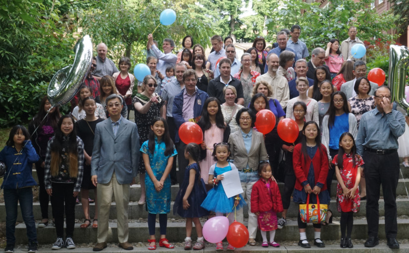 中领馆邀请卑诗省儿童领养家庭共进晚餐，欢度六一