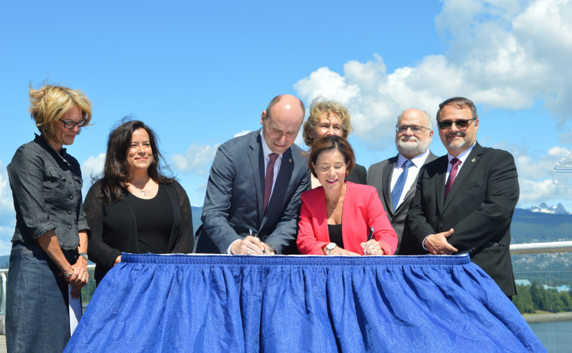 聯邦政府和省府簽訂十年住房協議，斥資9.91億元為卑詩省3.4萬戶家庭提供保障型住房，多建設15%的住房，且完成20%的舊物翻新