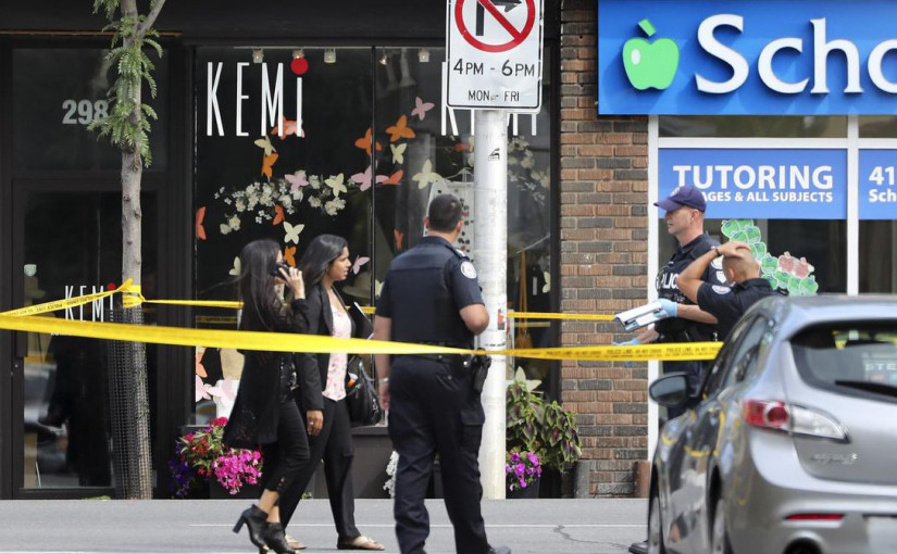 多倫多及地區市政中心降半旗，為希臘城槍案默哀