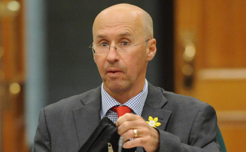 前聯邦預算官：想要全民藥保？先交稅！