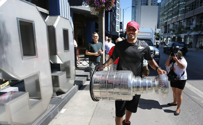 湖中男尸系前NHL 球員  游泳溺亡