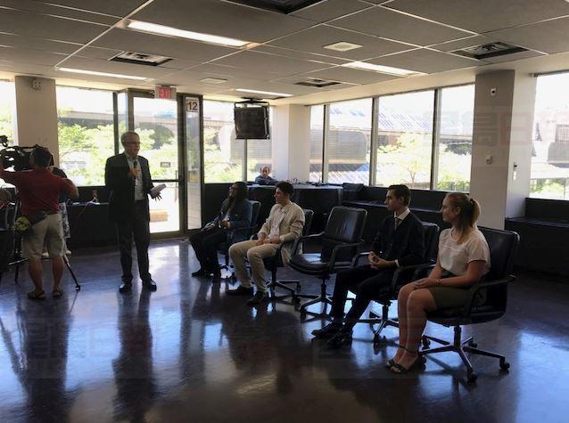 華裔女生榮登高中狀元榜