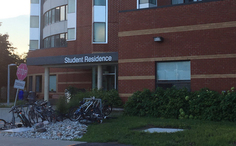 逾600難民今天將從大學宿舍搬出，移居酒店賓館