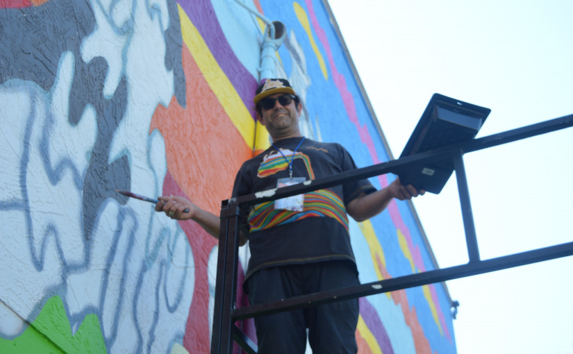第三屆「溫哥華壁畫節」正式開來帷幕，數位壁畫藝術家周一現場創作