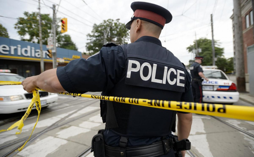 光天化日士嘉堡有黑人男子劫車