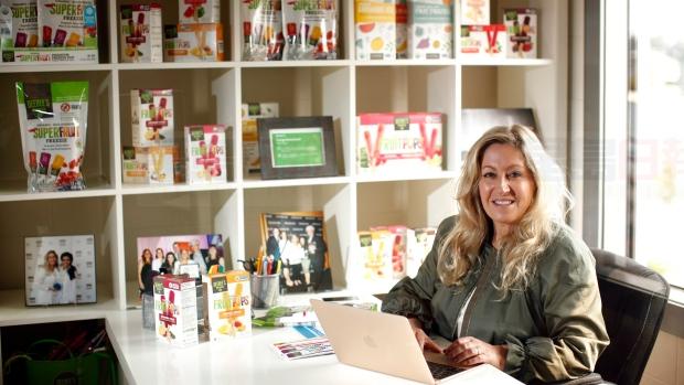 創業女子申請貸款，男銀行家：「你老公那麼有錢，你為什麼要做生意破壞和平？」