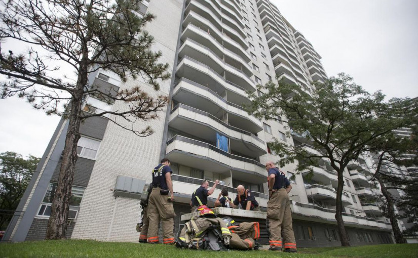 超過千人被迫轉移 多倫多市中心高層公寓6級大火