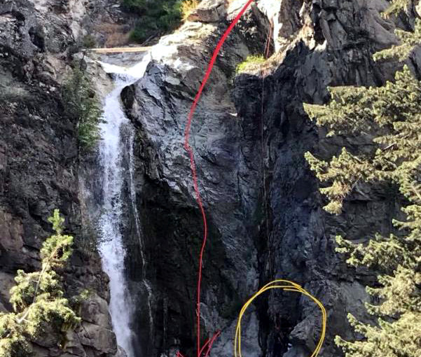 為拍奧卡納根瀑布靚相 遊客墮下150呎崖底獲救