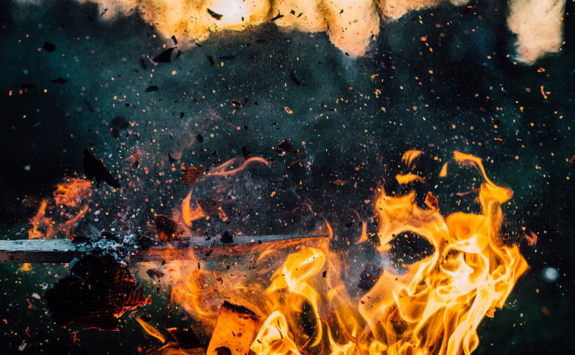 北約克住宅起火13人逃生