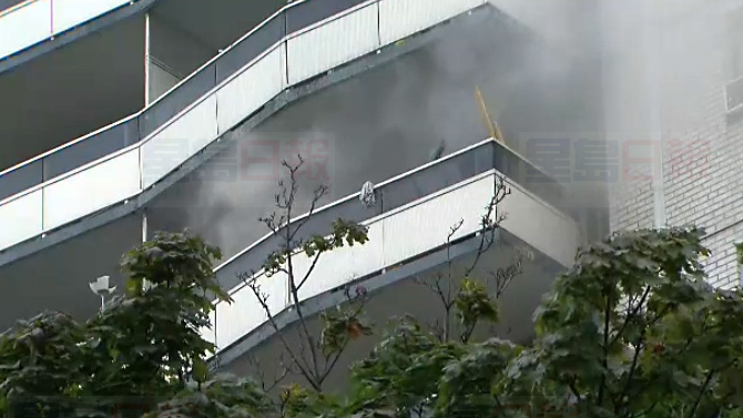 高層公寓火災致無家可歸 幾百名兒童獲贈衣物