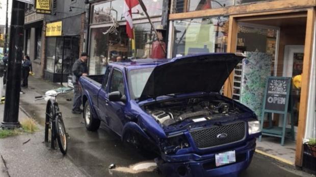 溫哥華警方檢控非法闖過加美邊境關卡的司機