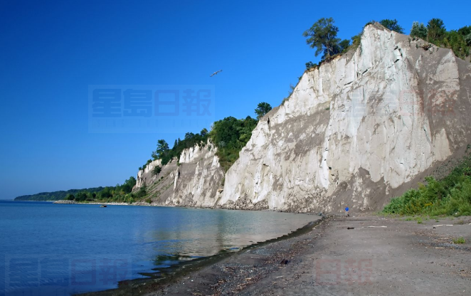 士嘉堡懸崖公園湖中撈出一輛被偷的汽車