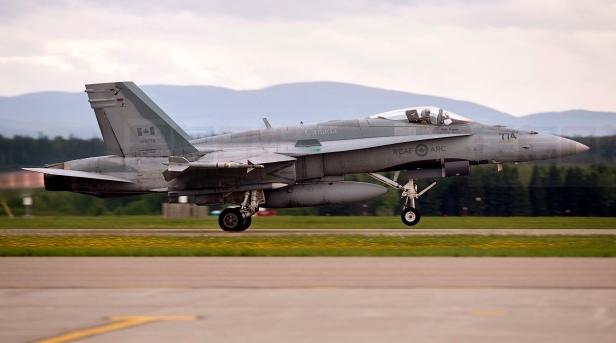 加拿大戰鬥機在黑海攔截俄羅斯飛機