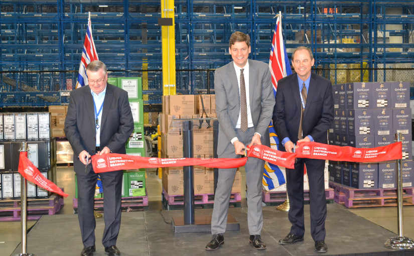 卑酒牌局三角洲新配送中心啟用  尹大衛參加剪彩