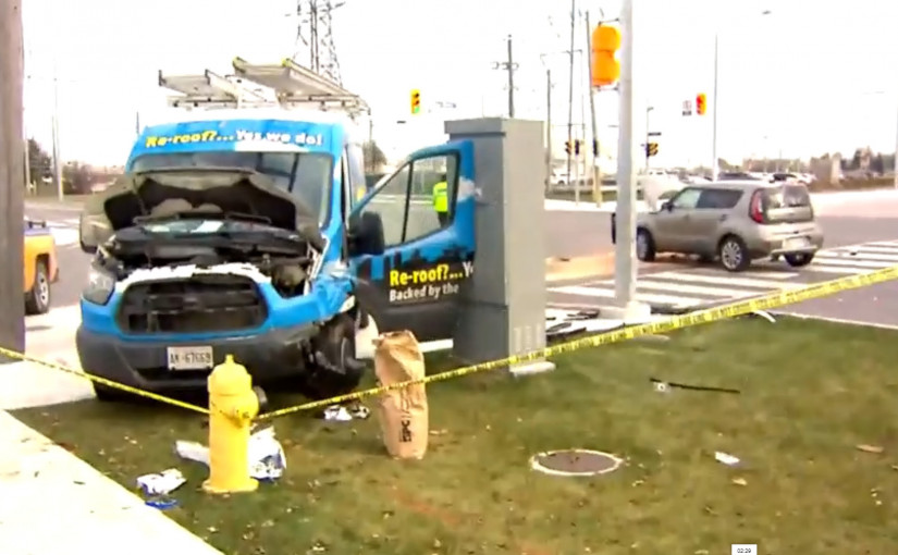 北約克兩車相撞剷行人路  母偕11歲童路過被撞壓車底