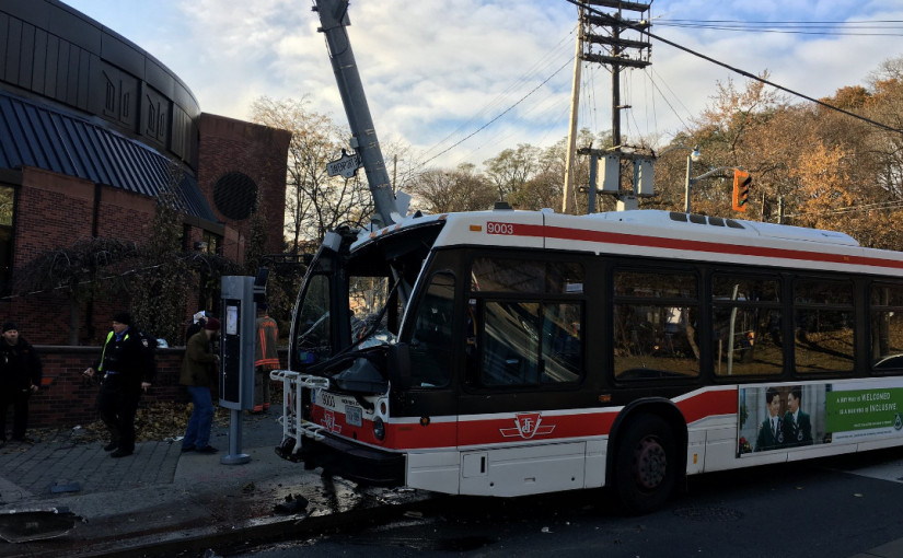 市中心TTC巴士撼電線桿  27人送院