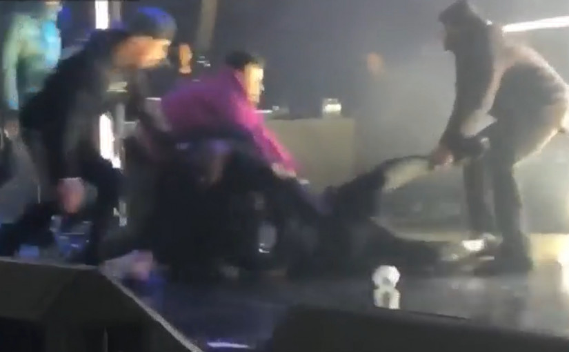 音樂會觀眾攀台毆鬥   5人送院1重傷