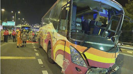 【香港嚴重車禍】機場員工巴士青衣島撞的士 5死40傷