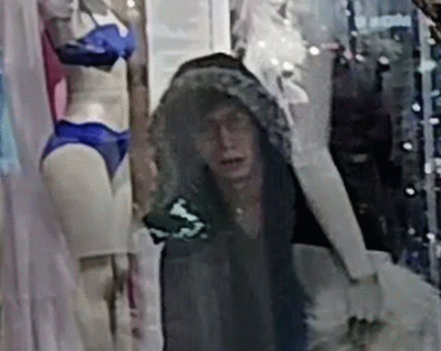 多倫多男子頻繁打破商店櫥窗，偷走內衣人體模型