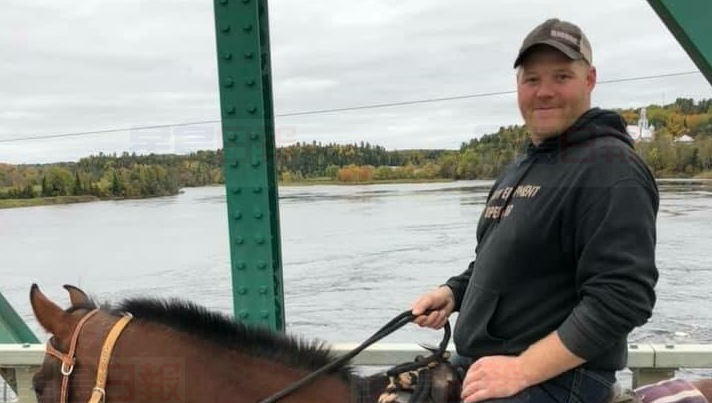 魁省採石場山體滑坡埋掉挖掘機 男子葬身土中
