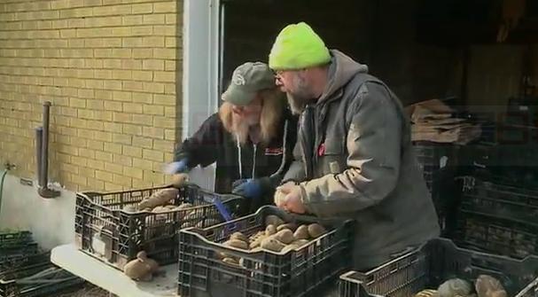 渥太華農民捐贈907公斤土豆幫助失火地區居民解決糧食問題