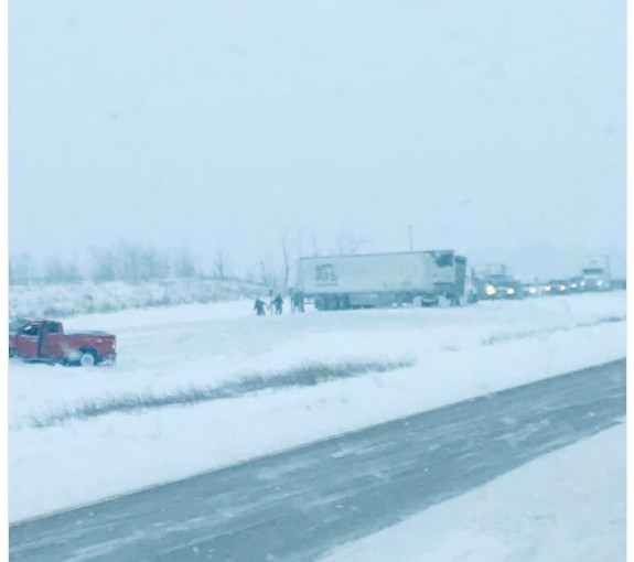 30輛車連環相撞 Edmonton主要高速路關閉
