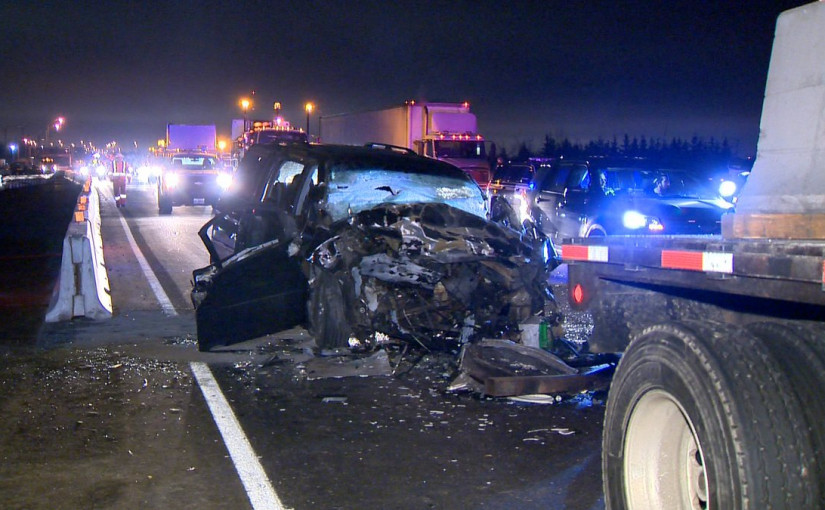 Milton高速401小型貨車撞拖車 2人重傷入院